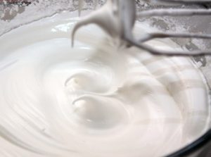Взбивание белковой массы