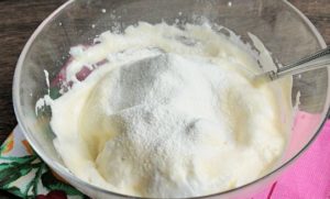 Смешивание составов с мукой