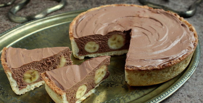 Готовый шоколадно-банановый торт без выпечки