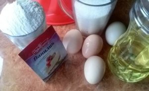 Простые ингредиенты для ванильного бисквита