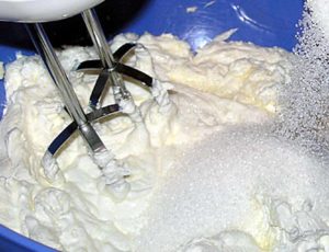 Взбивание крема для торта "Сказка"