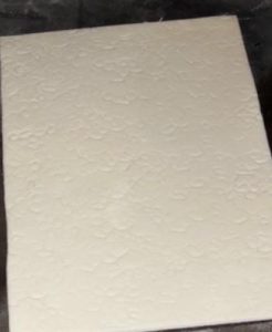 Раскатанная мастика с отпечатанными рисунком трубочками