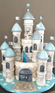 Сказочный торт Замок в голубом цвете мастики