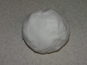 Мастичное тесто белого цвета