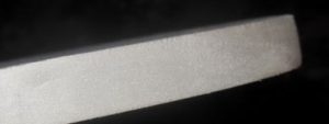 Обработанный наждачной бумагой торец подложки из пеноплэкса