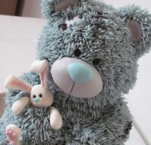 Милый мишка Тедди из мастики и скульптурной массы