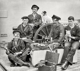 "Старое" морское фото морячков